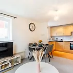 Live The Wembley Buzz! Stylish Flat Near Station & Amenities
