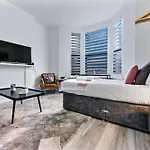 Stylish And Convenient 2Bd Flat W/ Outdoor Space
