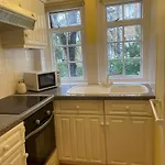 1 Bedroom Apartment In The Heart Of West London