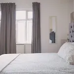 2 Bedrooms Flat In Hammersmith