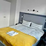 Small Studio In Notting Hill