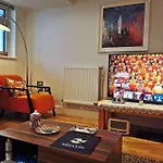 Homestay Room With Stunning Thames River View