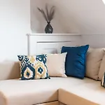 Sweet And Lovely 2Br With Free Parking