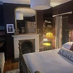 Beautiful London Victorian House, Sleeps 12