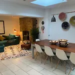 Beautiful London Victorian House, Sleeps 12
