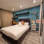 Wallwood Rooms