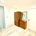Comfortable One Bedroom Flat With Free Car Park In London