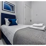 Captivating 2 Bd Flat In London