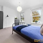 Stylist And Cosy 3 Bed House Leytonstone Sleeps 7