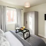 Canary Wharf 2-Bed Luxury Haven
