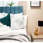 Experience Local: Quaint Studio In Cental Location