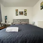 Comfortable 2-Bed House In London Zone 2
