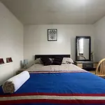 Comfortable 2-Bed House In London Zone 2