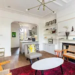 Stunning Maida Vaile Apartment