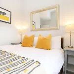 Cosy Kensington Flat, 2 Min To Tube