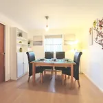 Thames-Border Apartment