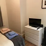 Notting Hill Next Door Bedroom In The Share Flat