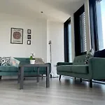 Manhattan Pad By Condokeeper