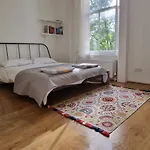 Primrose Hill - Charming, Cosy, 2 Double Bedrooms Apartment