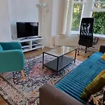 Primrose Hill - Charming, Cosy, 2 Double Bedrooms Apartment