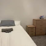 Cosy House In Newham
