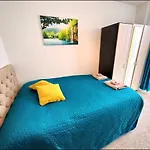 Spacious 2 Bed Flat Next To Elizabeth Line