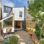 Family 4-Bed House & Secluded Garden - Wimbledon