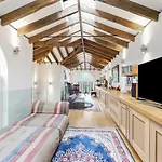 London One Bed Annex