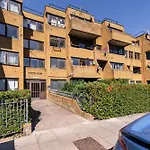 Luxury 3 Bedroom Flat With Balcony In Westbourne Park