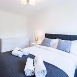 Luxury 3 Bedroom Flat With Balcony In Westbourne Park