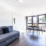 Luxury 3 Bedroom Flat With Balcony In Westbourne Park