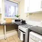 Cosy Property Right By Warren Street Station! Free Wifi!