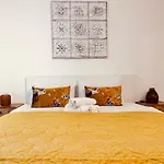 Stunning Spacious B.Apt. Slps.4