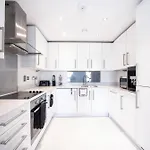 Top Floor Apt - 2 Bed/2 Bath + Private Balcony