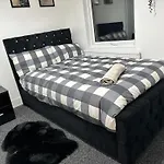 3 Bedroom House With Garden In Tottenham London