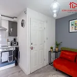 1 Bedroom Arch-View Apartment 2 By Icon Living Properties Short Lets & Serviced Accommodation With Free Parking