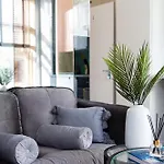 Trendy And Spacious Studio Near Notting Hill 1