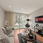 Luxury 1 Bed Flat, Minutes From Canary Wharf And South Quay Station
