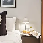 Luxury 1 Bed Flat, Minutes From Canary Wharf And South Quay Station