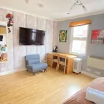 Immaculate Studio Apartment In Central London