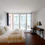 Fully Serviced Two Bed Apartment By Excel & O2