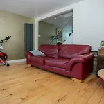Stunning 3 Bedroom House With Garden In Battersea