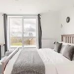 A Modern Lavish En-Suite Bedroom