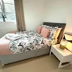 Charming 2-Bed Flat With Balcony Close To White City Westfield