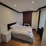 Large 4 Bedroom House In Central London
