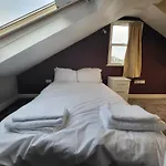 Large 4 Bedroom House In Central London