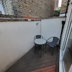 Large 4 Bedroom House In Central London