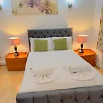 Bright Budget Studio Apartment In Central London