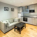 Cosy 2-Beds, Shepherd Bush