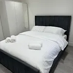 Fully Furnished 1 Bedroom Flat